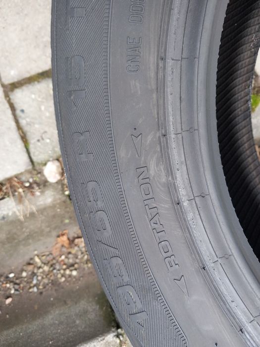 2x Opony Używane Zimowe 195/65R15 Uniroyal