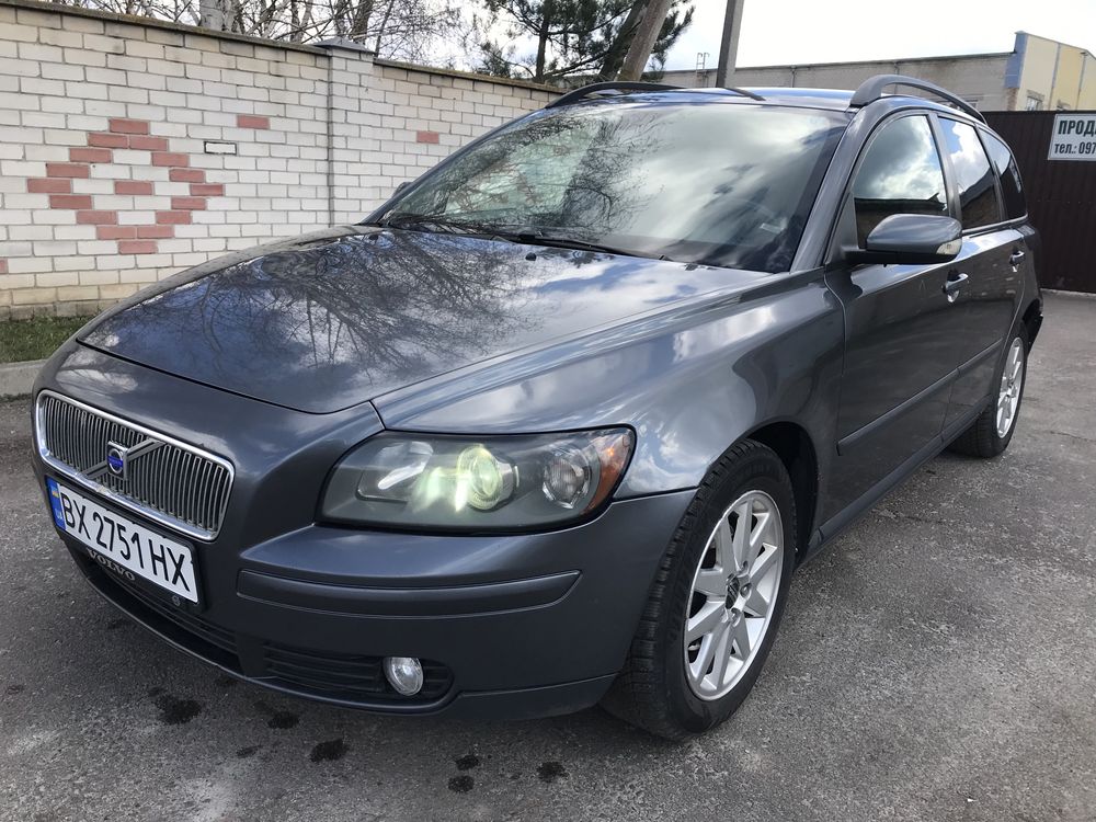 Продам Volvo V50 в хорошому стані.