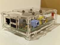 Raspberry Pi model B z obudową, wentylatorem i kartą pamięci