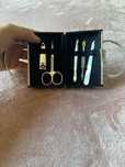 Mini bolsa com utensílios de manicure