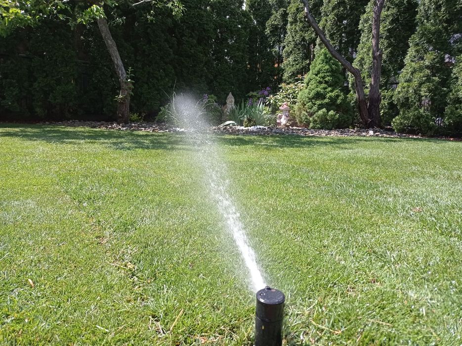 Automatyczny system nawadniania trawnika