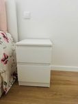 1 Conjunto de 2 Criado-mudos branco com 2 gavetas
