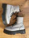 Берци Dr. Martens Jadon III 27760076 Grey Pisa