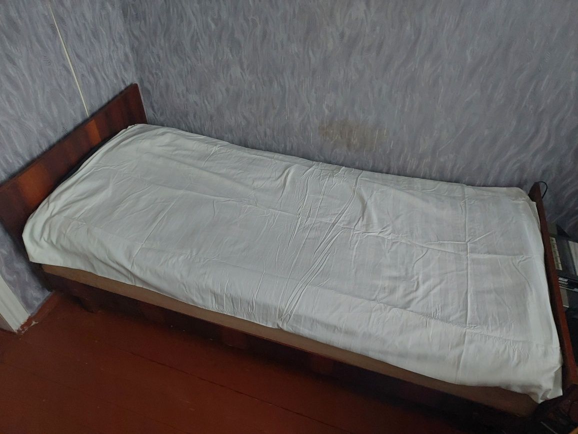 Ліжка б/у , в гарному стані