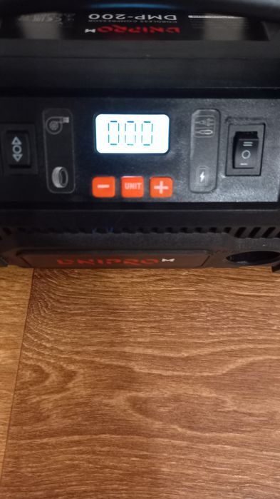 Акумуляторний компресор Dnipro-M DMP-200