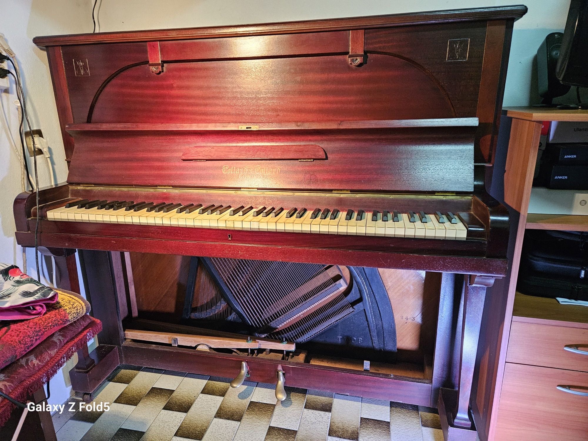 Piano vertical para restauro ou decoração