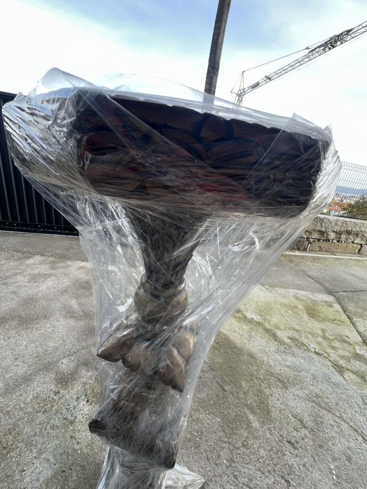 Coluna em madeira trabalhada em execelente estado de conservacao