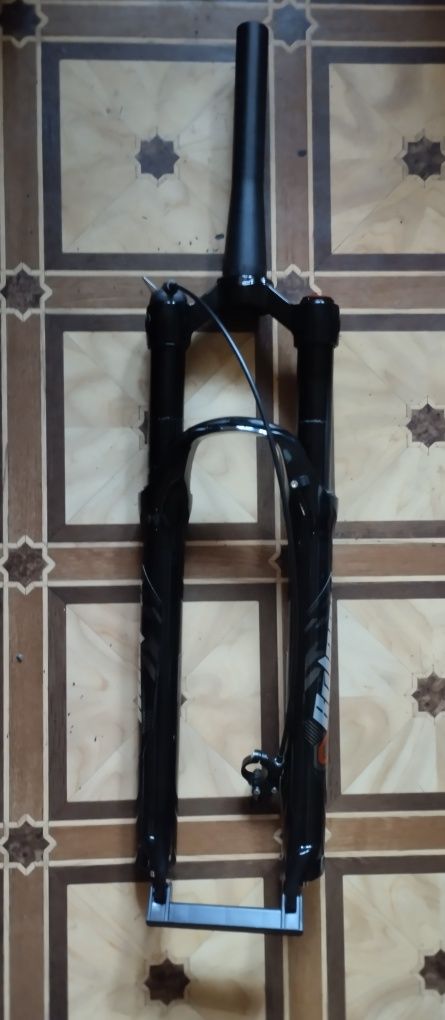 Продам переднию вилку на 29" колесо