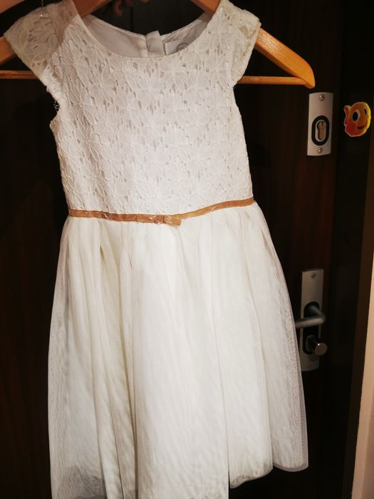 Biała piękna sukienka