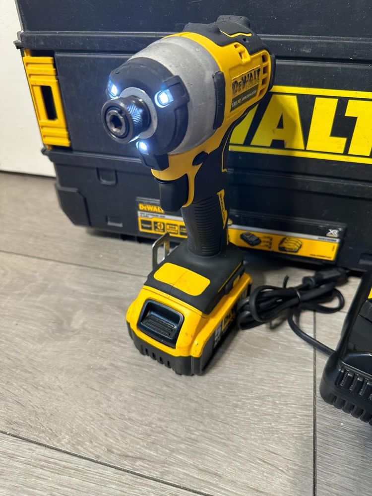 DEWALT безщітковий акум. Імпакт DCF809