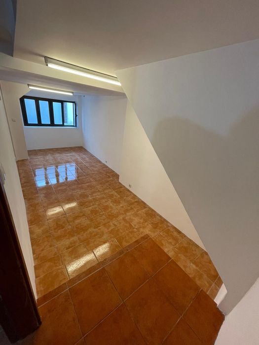 Aluga-se quarto grande