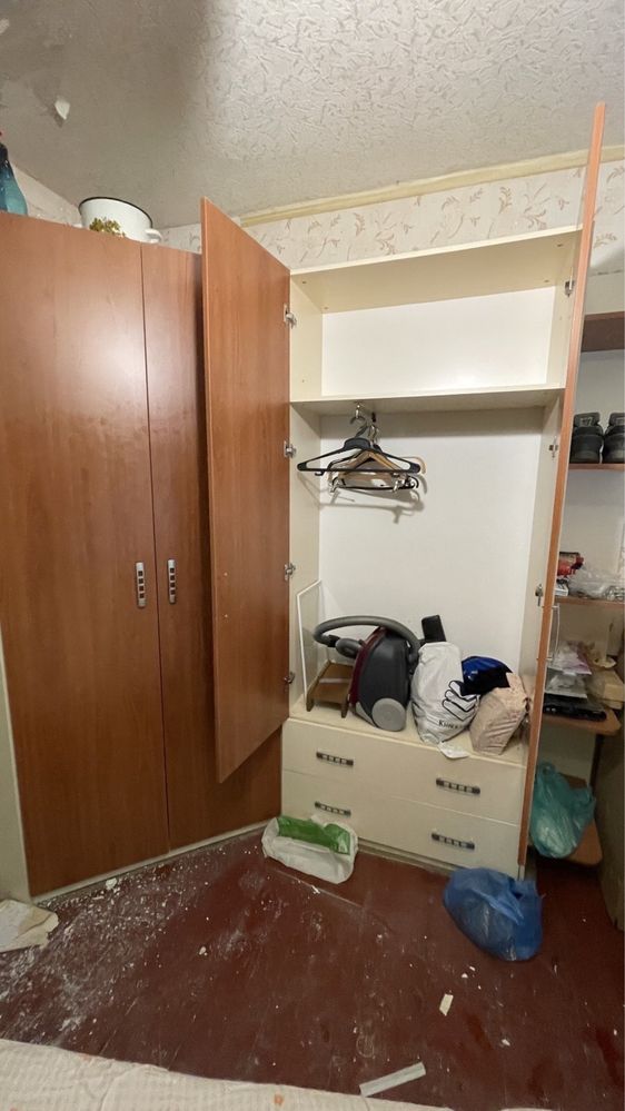 Мебель в спальню, детскую, угловой шкаф.