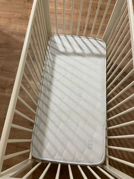 Berço de bebe / Cama de bebé + colchão de molas