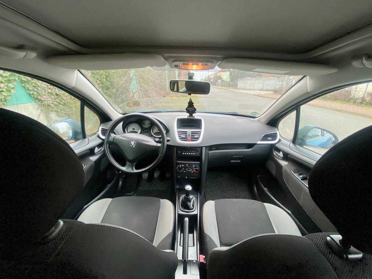 Sprzedam Peugeota 207 SW z silnikiem 1.4 16V Vti benzyna.