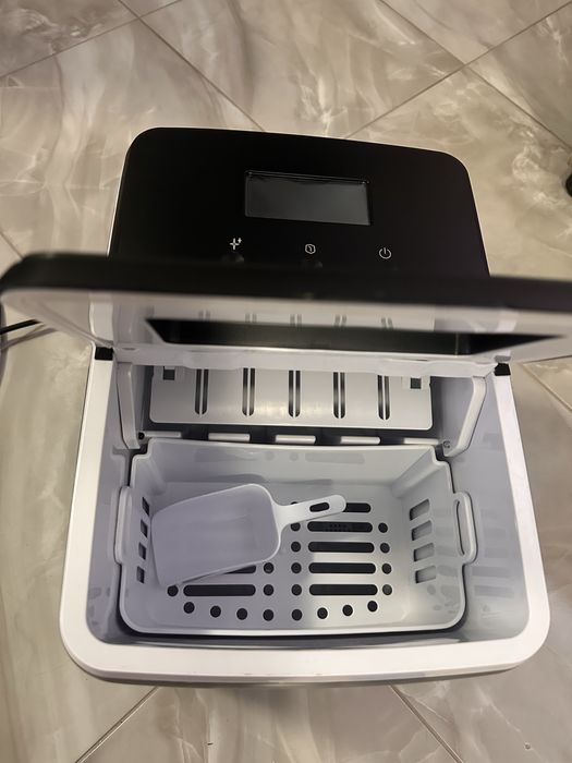 Льодогенератор практично  новий