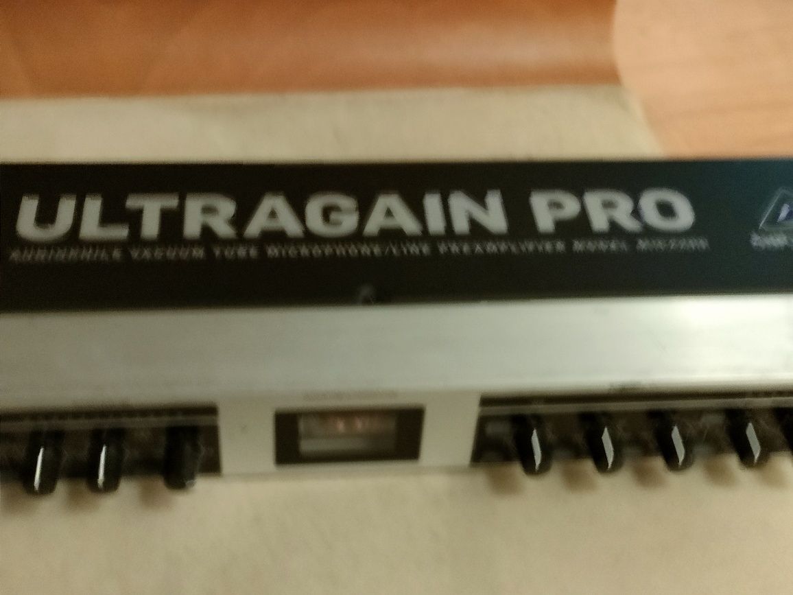Ultragain Pro MIC 2200 Behringer