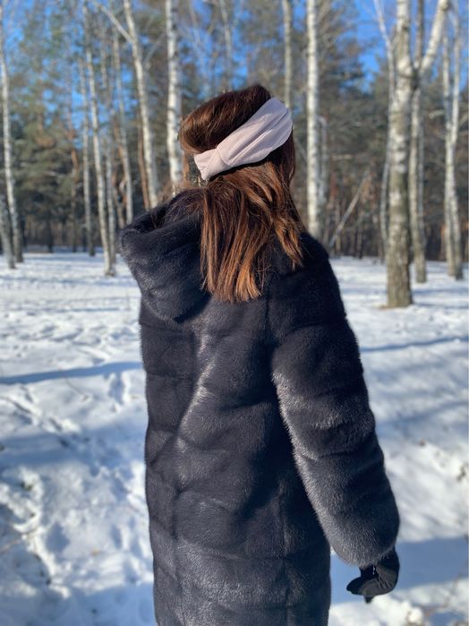 Норкова шуба з капюшоном