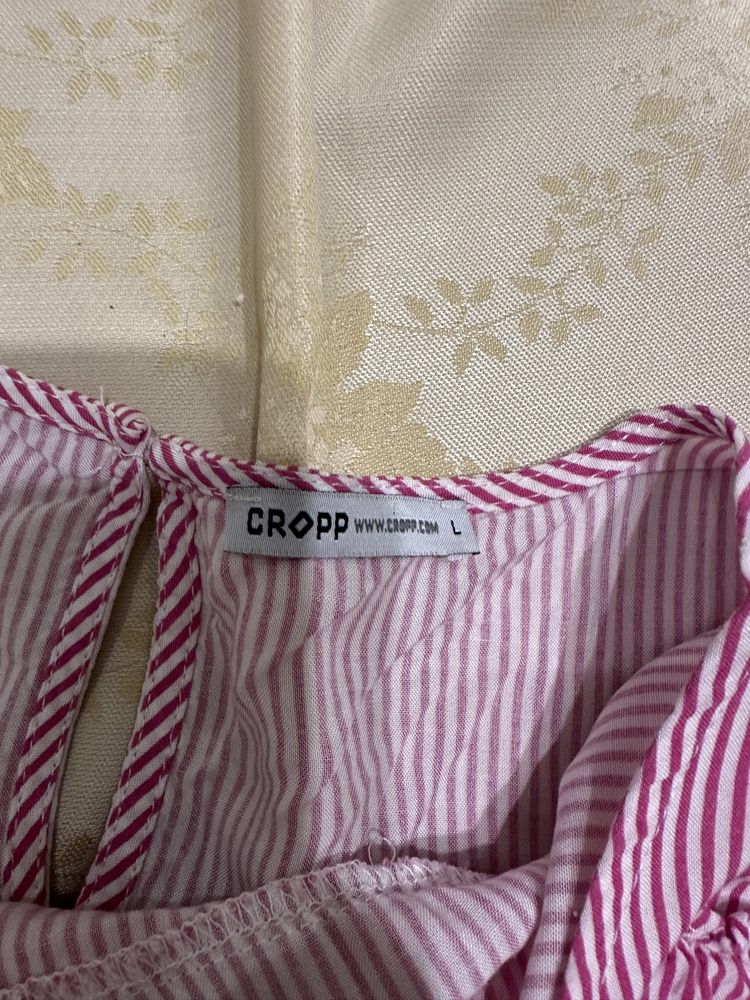 Różowo biała bluzka bez ramion z falbanką Cropp rozmiar L