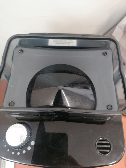 Ekspres do kawy przelewowy z młynkiem.