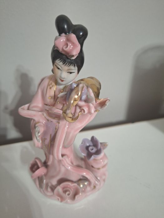 Figurka porcelanowa Gejszy.