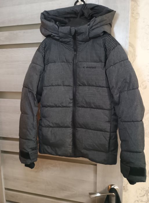 Продам зимову куртку everest
