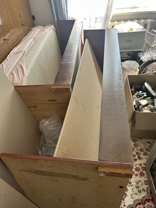 продам кроваті  б/у з матрасами