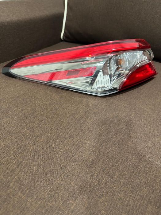 Toyota Camry 70 задні ліхтарі