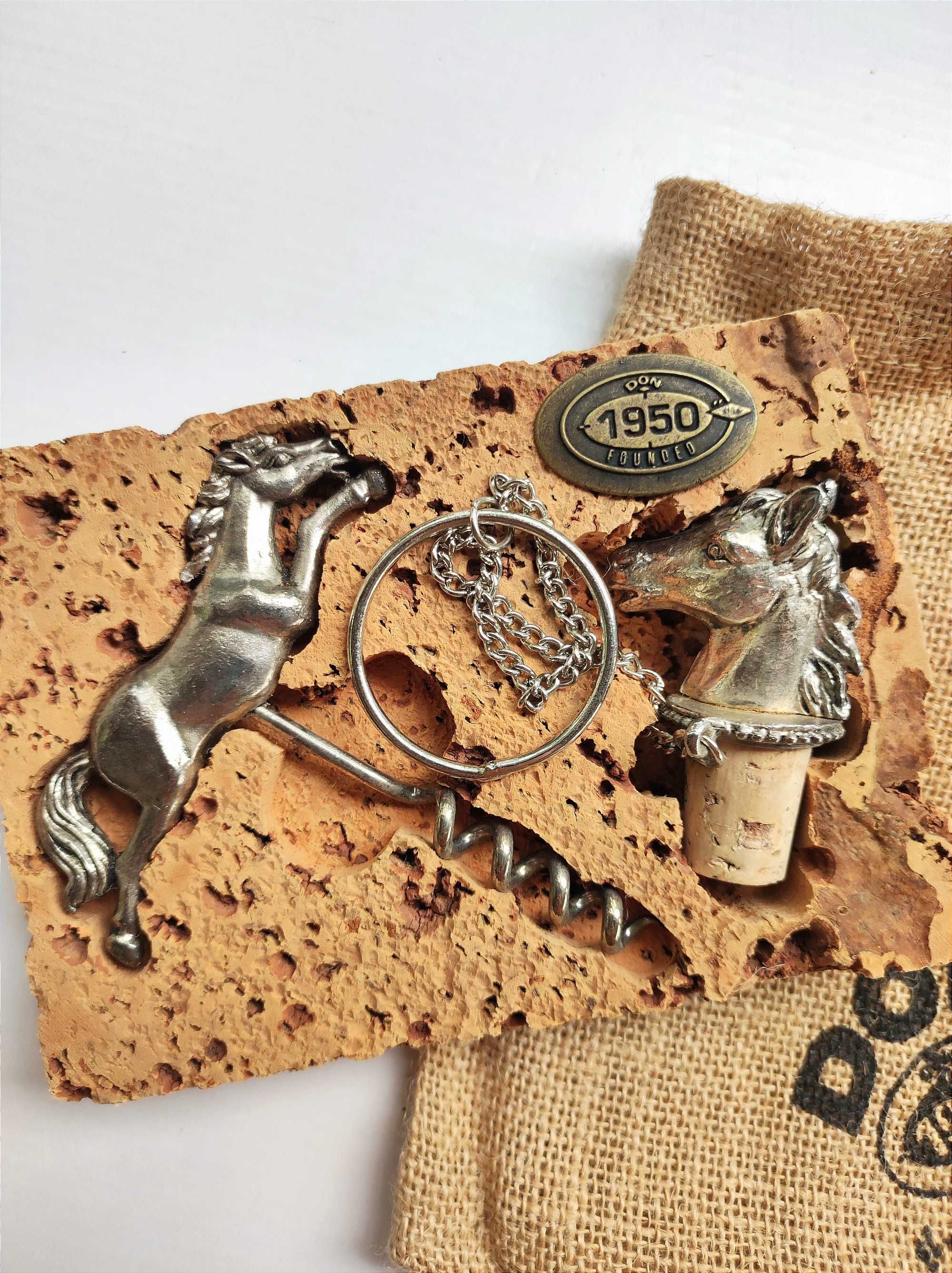 Conjunto antigo saca rolhas e rolha cavalos metal em cortiça Don 1950