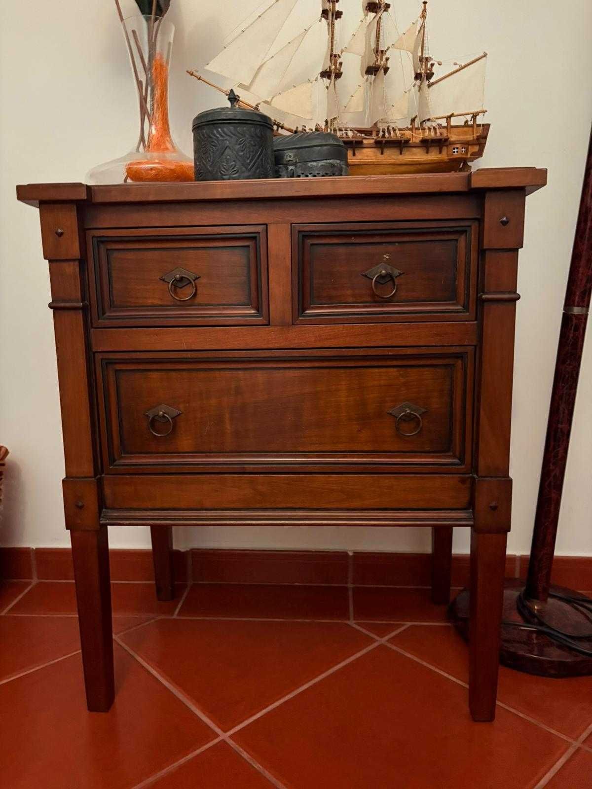 Móvel Pequeno (Madeira Cerejeira)