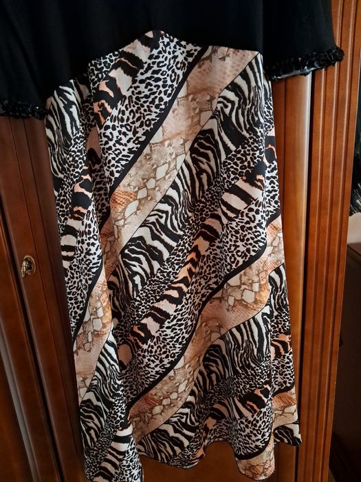 Sukienka midi zebra Bodyflirt zwierzęcy print
