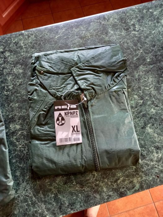 Peleryna kurtka przeciwdeszczowa