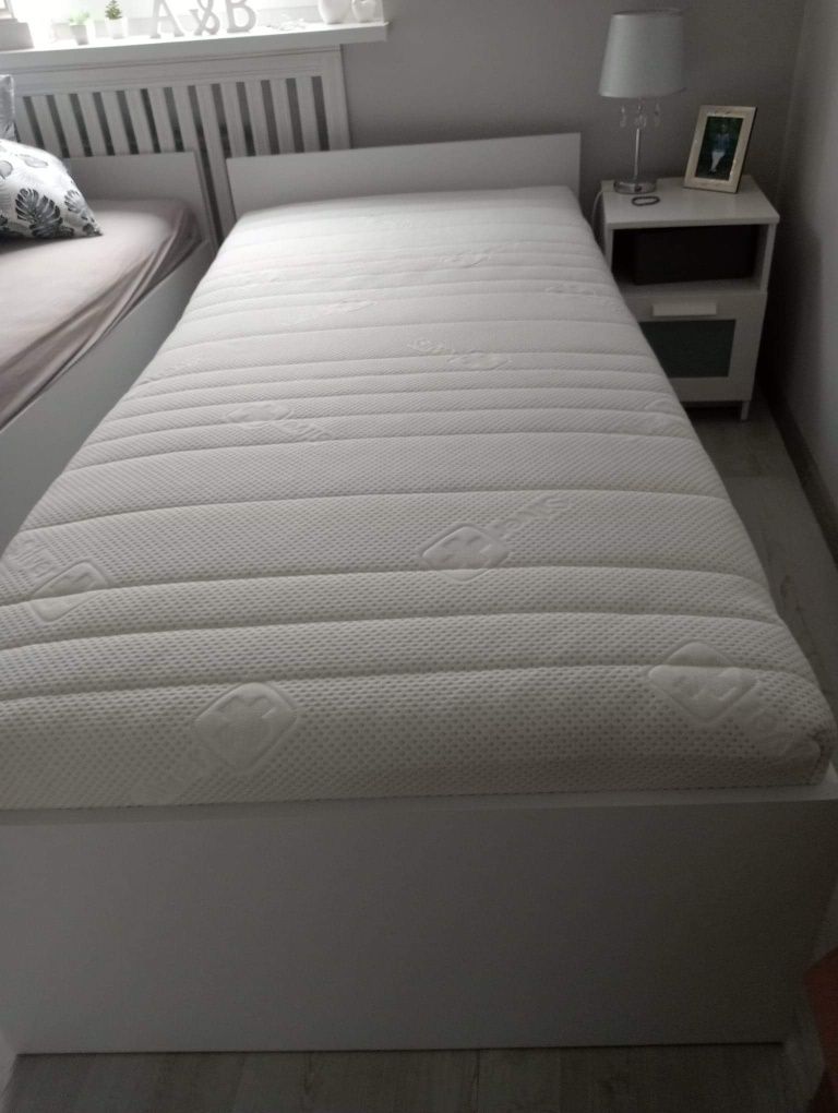2 Łóżka jednoosobowe z materacem i szufladami