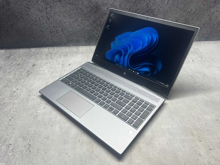 HP ZBook 15V / i7 8850H 4.3GHz / 32GB DDR4 / 512SSD / 15.6 FHD / W11