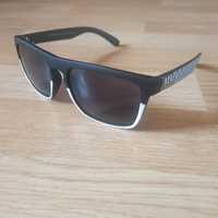Quiksilver okulary przeciwsłoneczne damskie czarno-biała oprawka