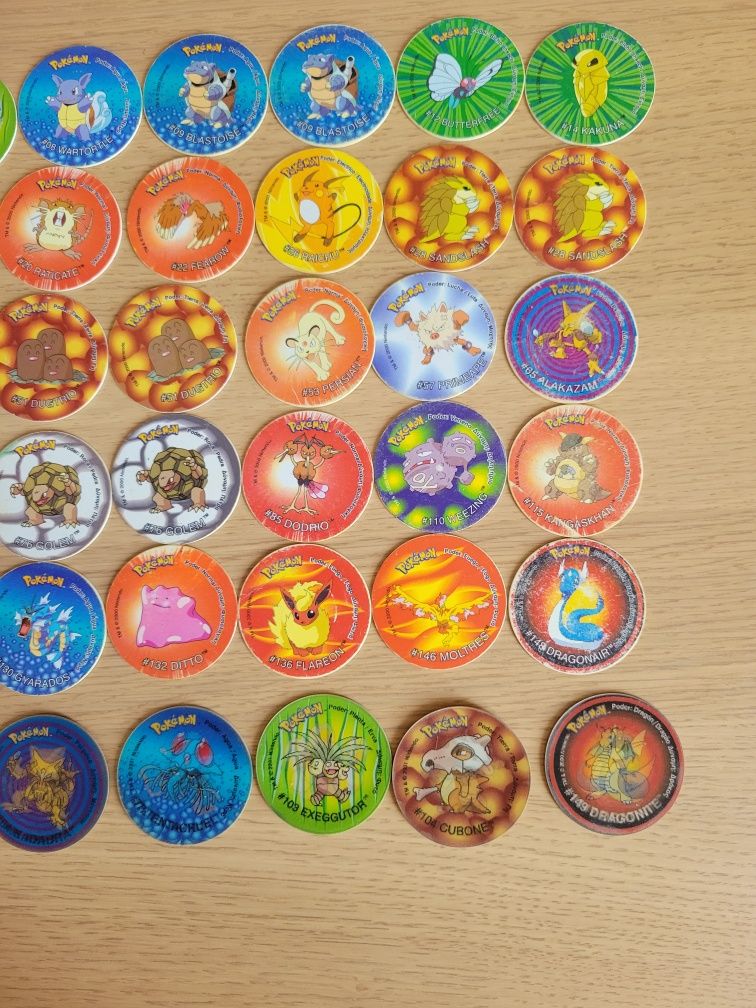 Coleção de Tazos Pokémon 2 – 54 peças (46 normais + 8 holográficos)