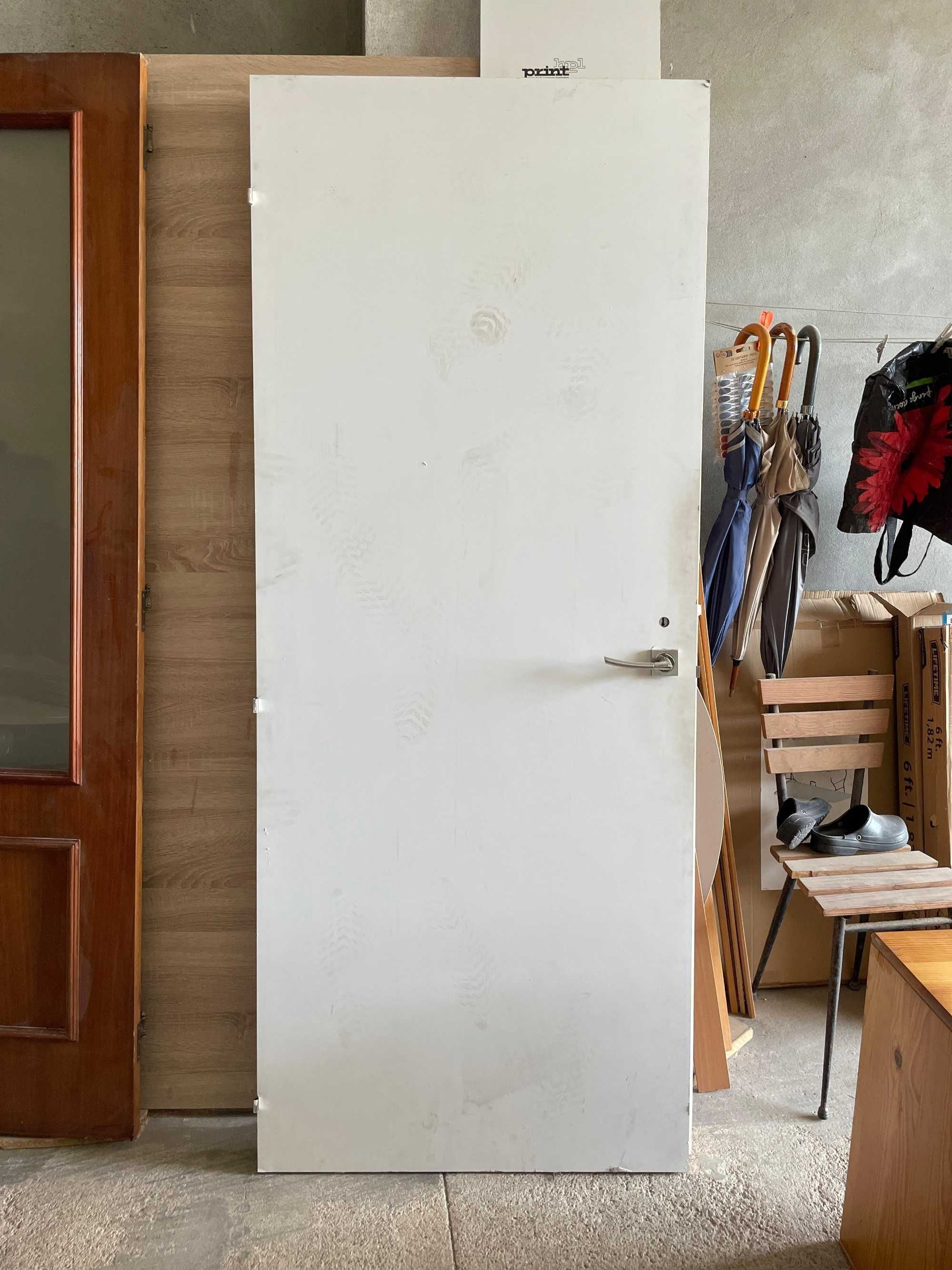 Portas em MDF Lacado a Branco c/ Aro