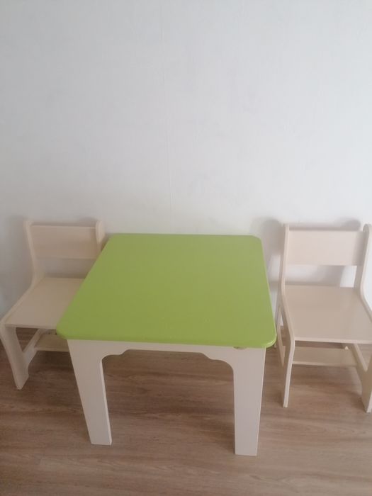 Stolik dziecięcy