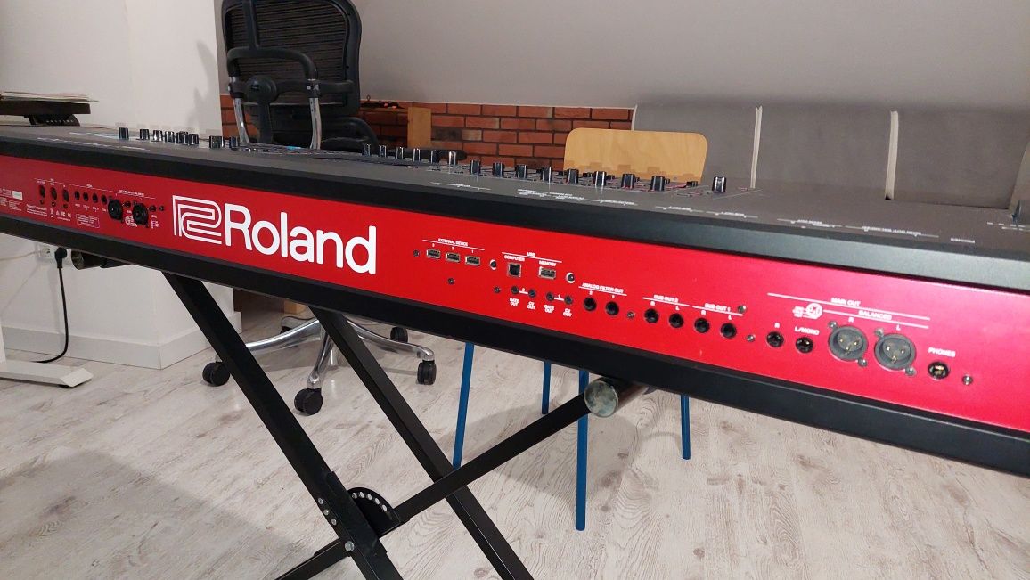 Roland Fantom 8 workstation