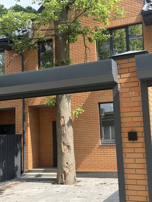 Таунхаус в центрі Ірпеня! Окремий двір!