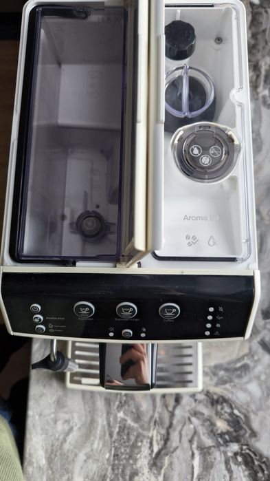 Automatyczny ekspres do kawy Philips HD8827.