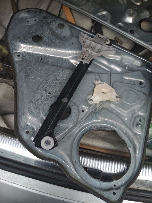 Стеклоподйомник / Склопідйомник з мотором Skoda SuperB 1 /  Passat B