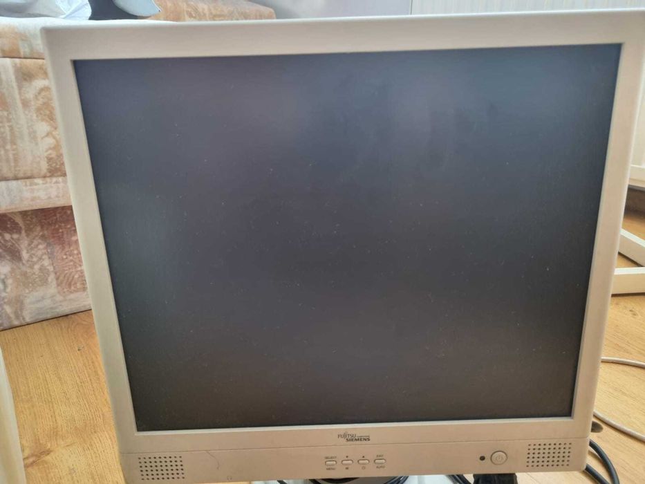 Kolorowy monitor komputerowy Fujitsu Siemens C17-2