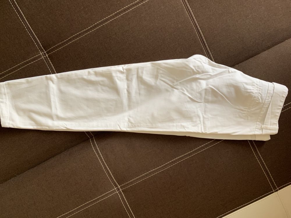 Reserved spodnie damskie 34 białe bawełna 100% modne w talii z paskiem