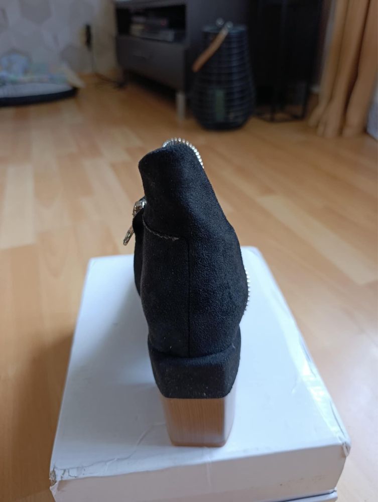 Nowe zamszowe buty botki na słupku trzewiki jesienne