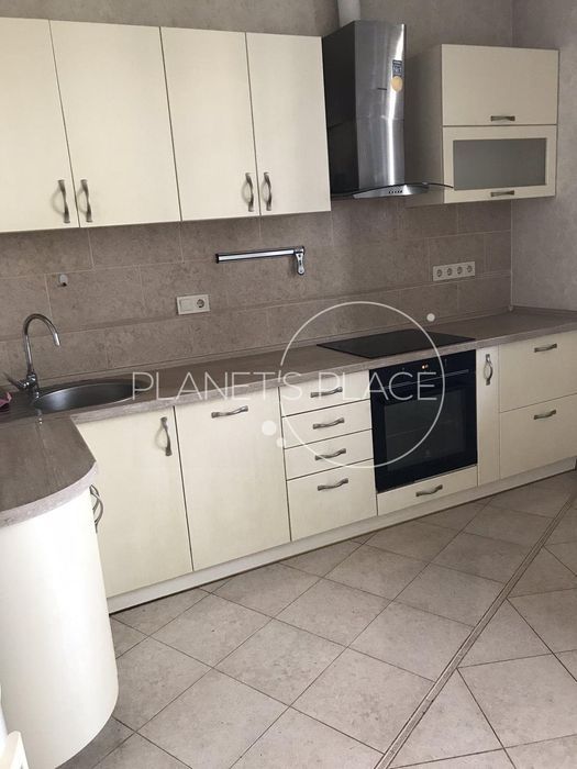 Продаж 2к. кв. 74 м.кв, Без% Солом'янка ст.м.Вокзальна 10 хв пішки