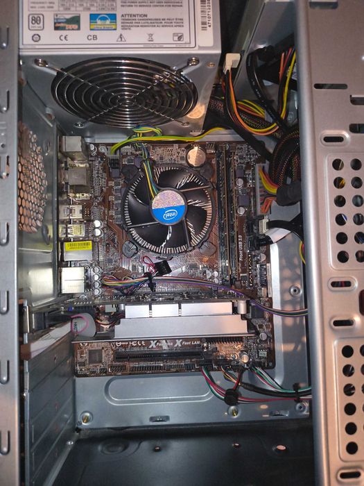 Komputer stacjonarny i5 / SSD / 8GB / Windows 10