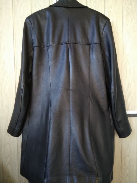 Модная кожаная черная удлиненная куртка пиджак жакет тренч