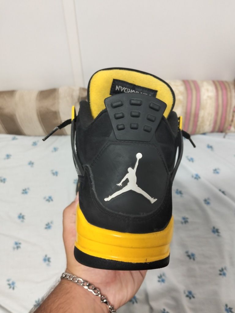 Jordan 4 tamanho 40,5