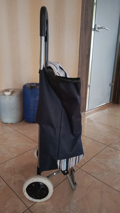 Тележка на колесиках для перевозки вещей и грузов ( типа" кравчучки").