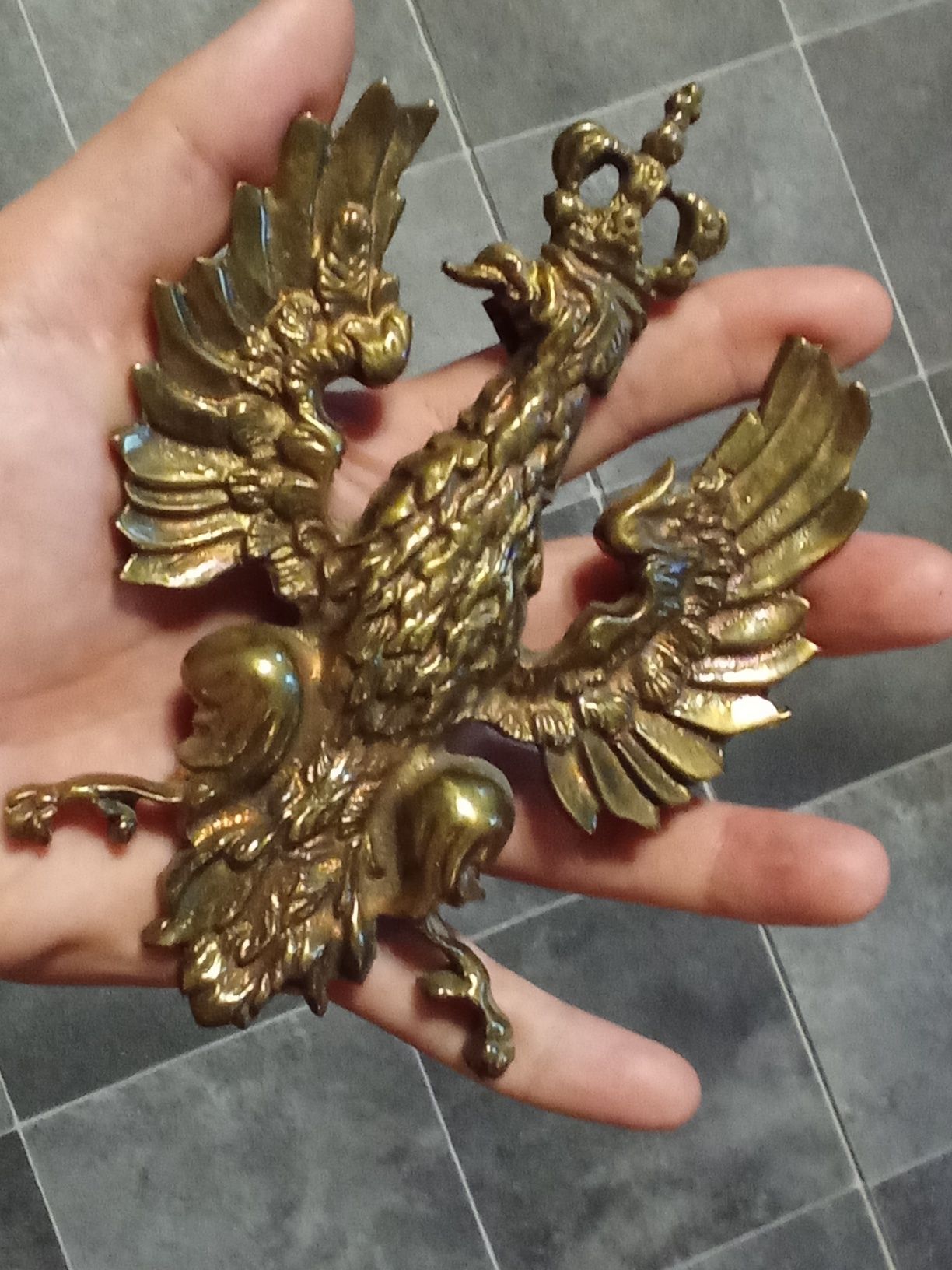Orzeł z brązu z koroną herb godło figurka rzeźba z brązu monolit odlew